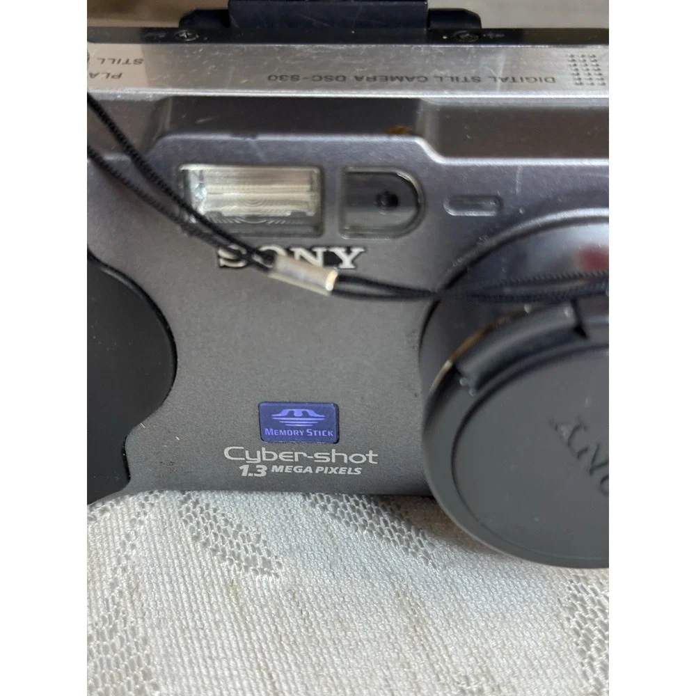 Sony Cyber-shot DSC-S30 1.3MP Digital Camera Vintage. 6 X Zoom. Not Tested